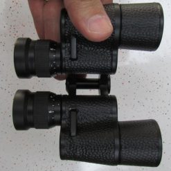 نمای پشت و محل اتصال بند گردنی در دوربین شکاری زایس جیبی مدل Zeiss Binoculars 7X30